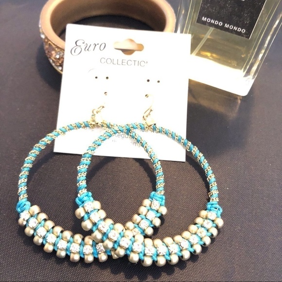 Earrings l TURQUOISE GOLD CRYSTAL HOOP EARRING - Picture 2 of 3